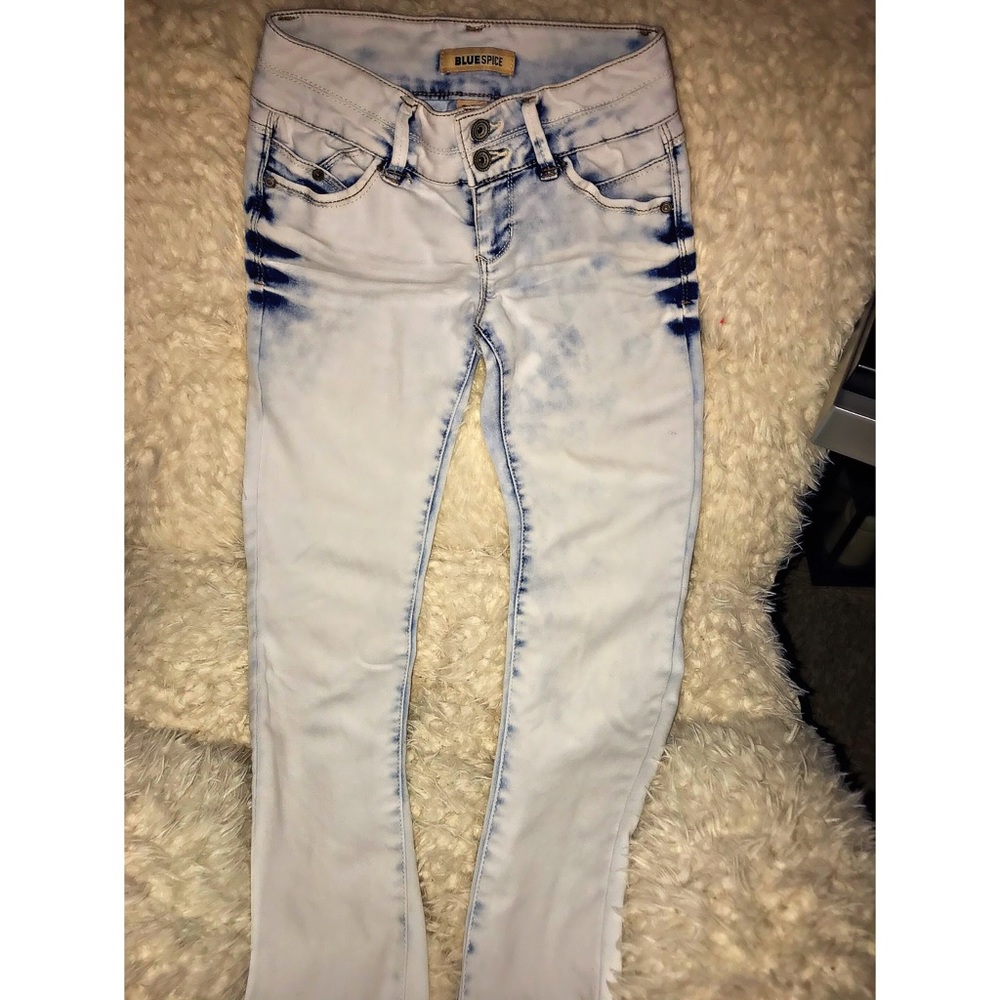 Washed out skinny jeans